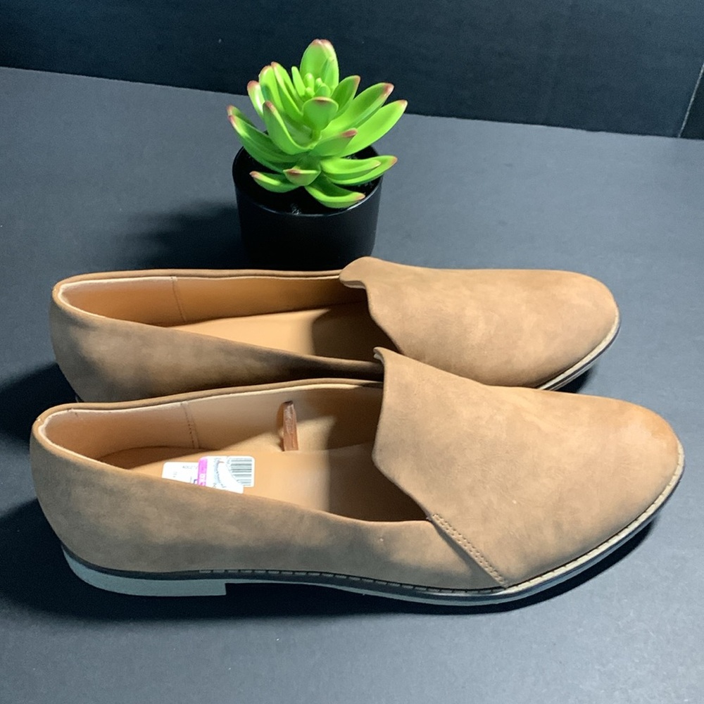 2/$12 NWT Indigo Women's Tan Loafers